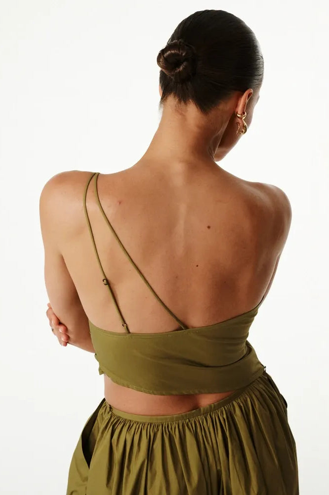 Olijfgroene set met top met één schouder en rimpeldetails & ballonbroek