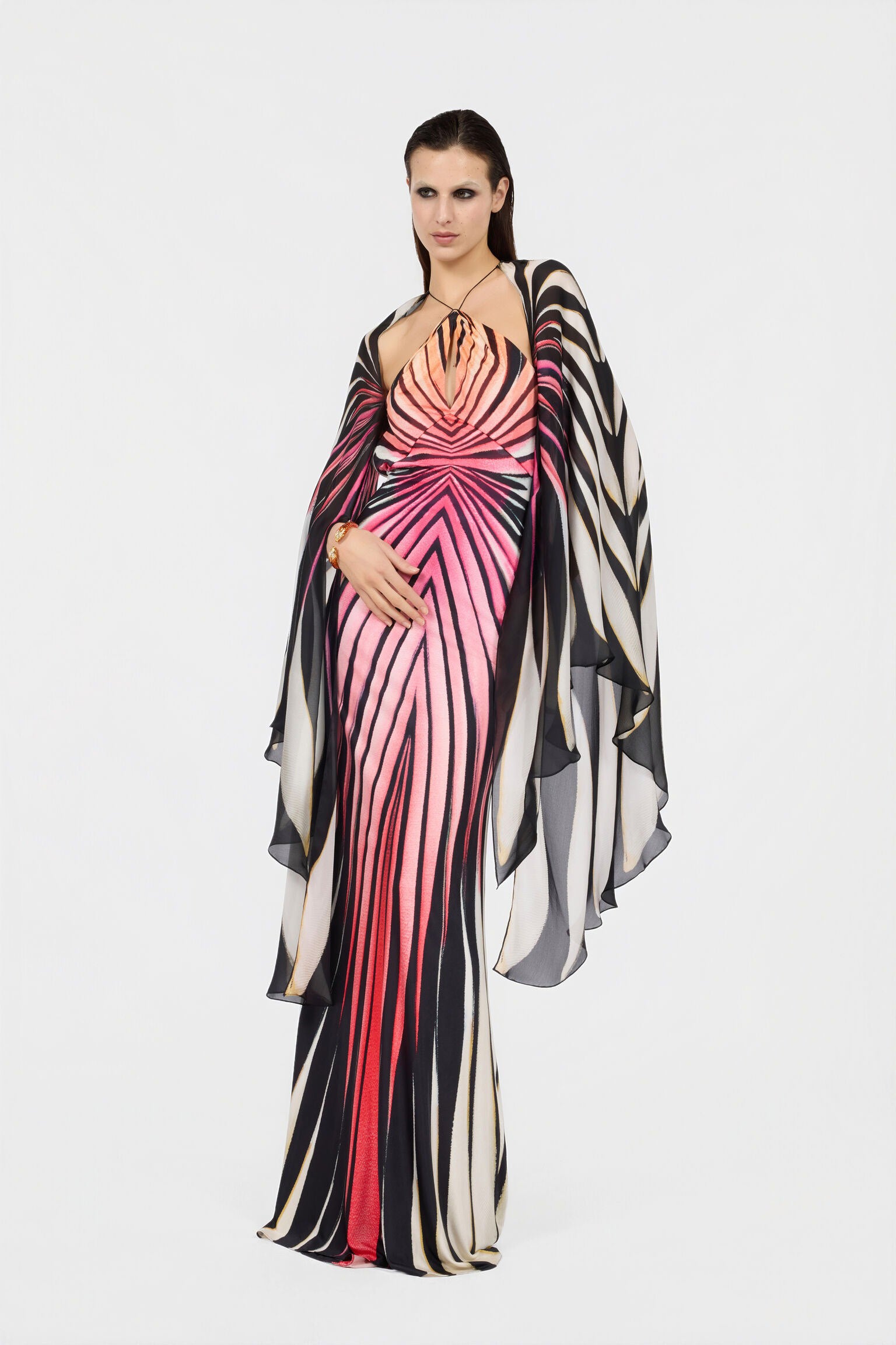 Maxi-Kleed mat déifem V-Ausschnëtt, Cape-Ärmelen a Zebra-Muster