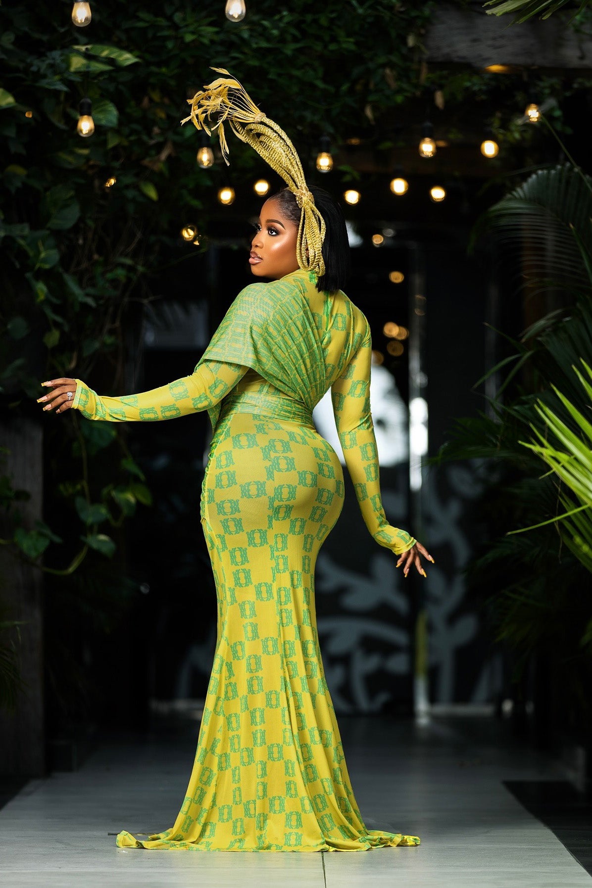 Grace Floral Appliqué Kortärmad midiklänning