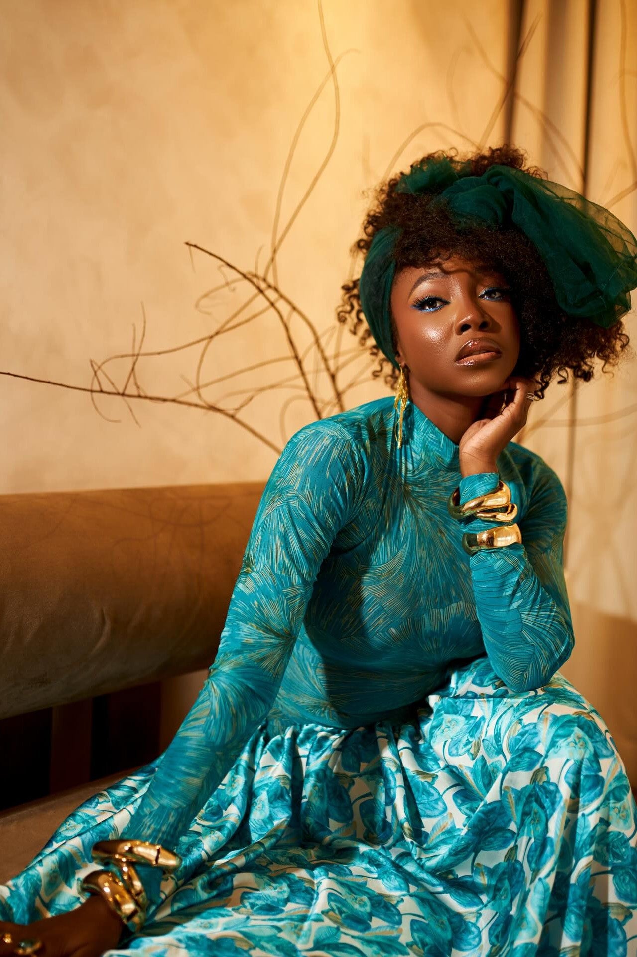 Livfull röd genomskinlig blommig maxiklänning