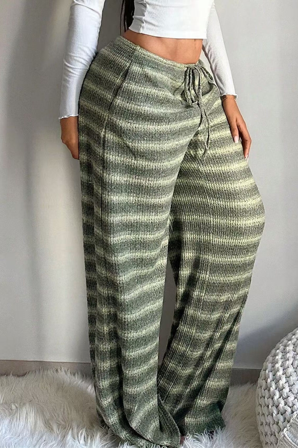Wijde broek met diagonale ruches