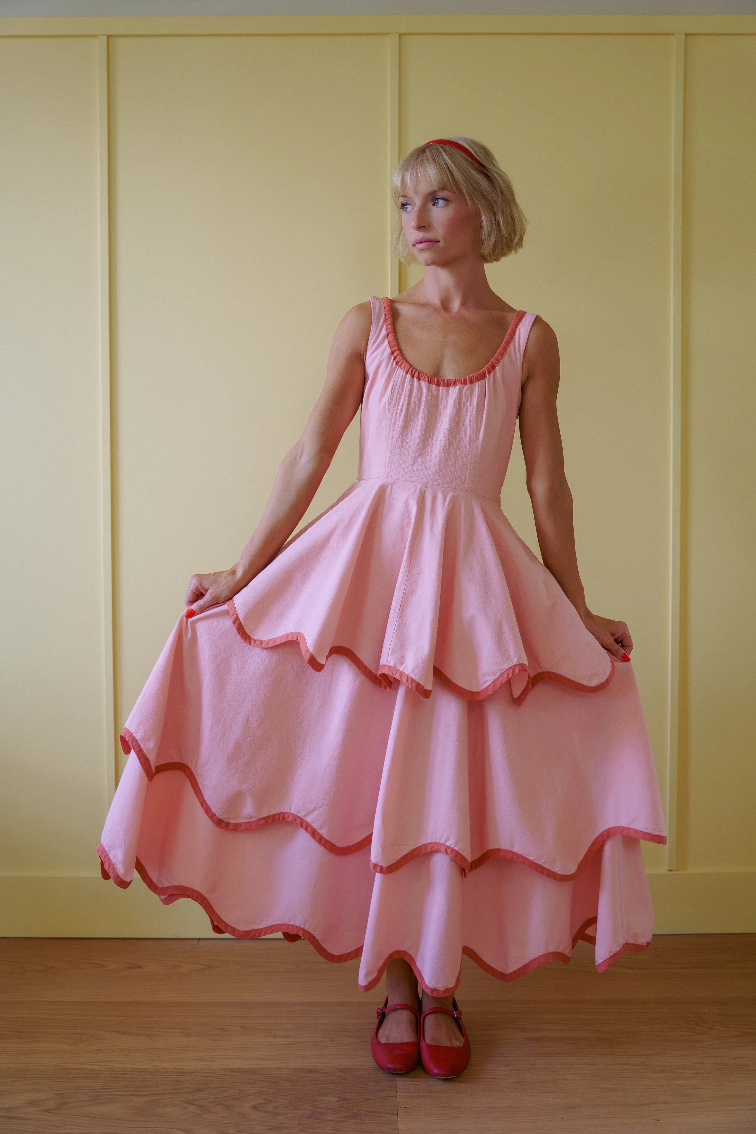 Robe midi à volants à étages bleue à motif floral