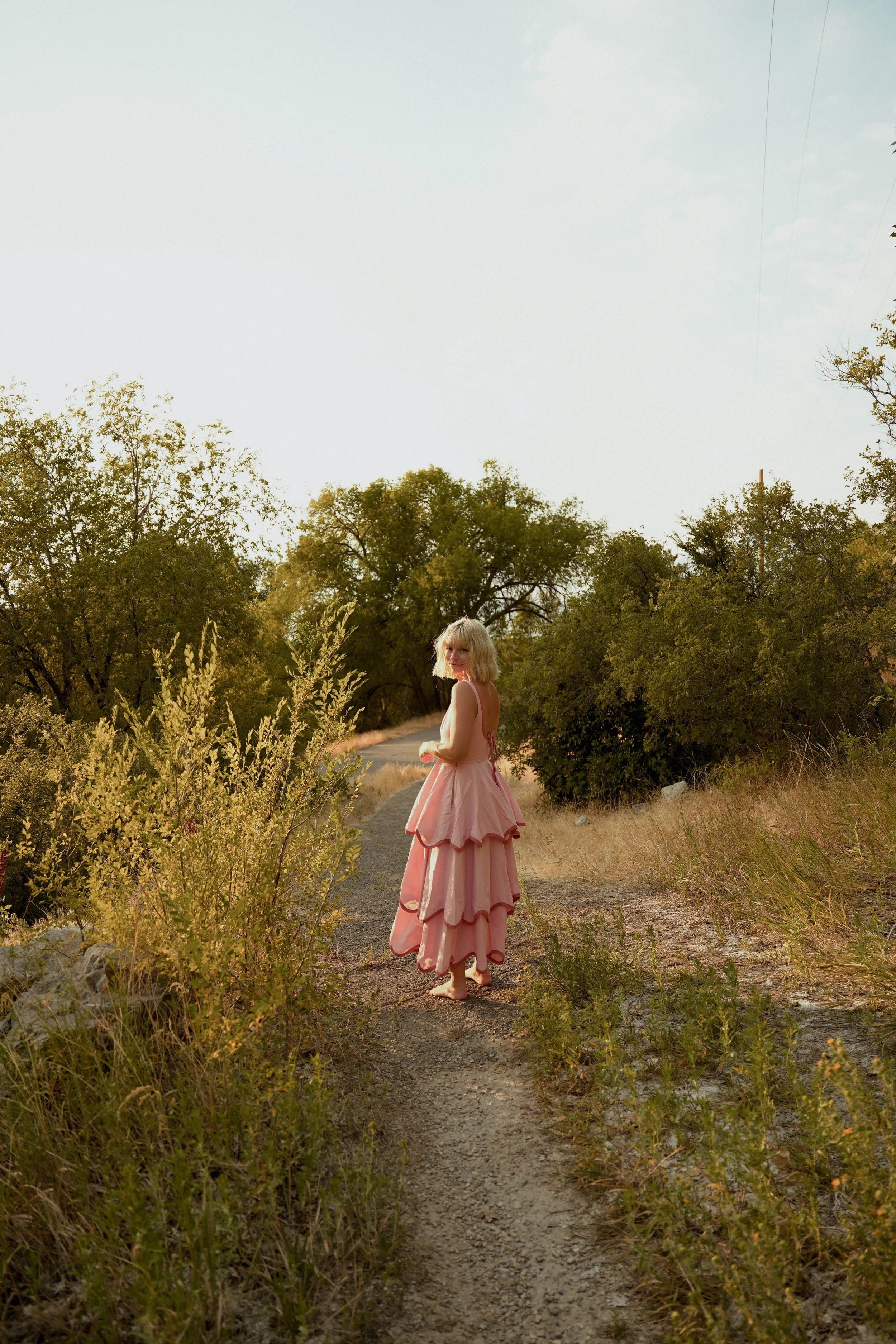 Robe midi à volants à étages bleue à motif floral