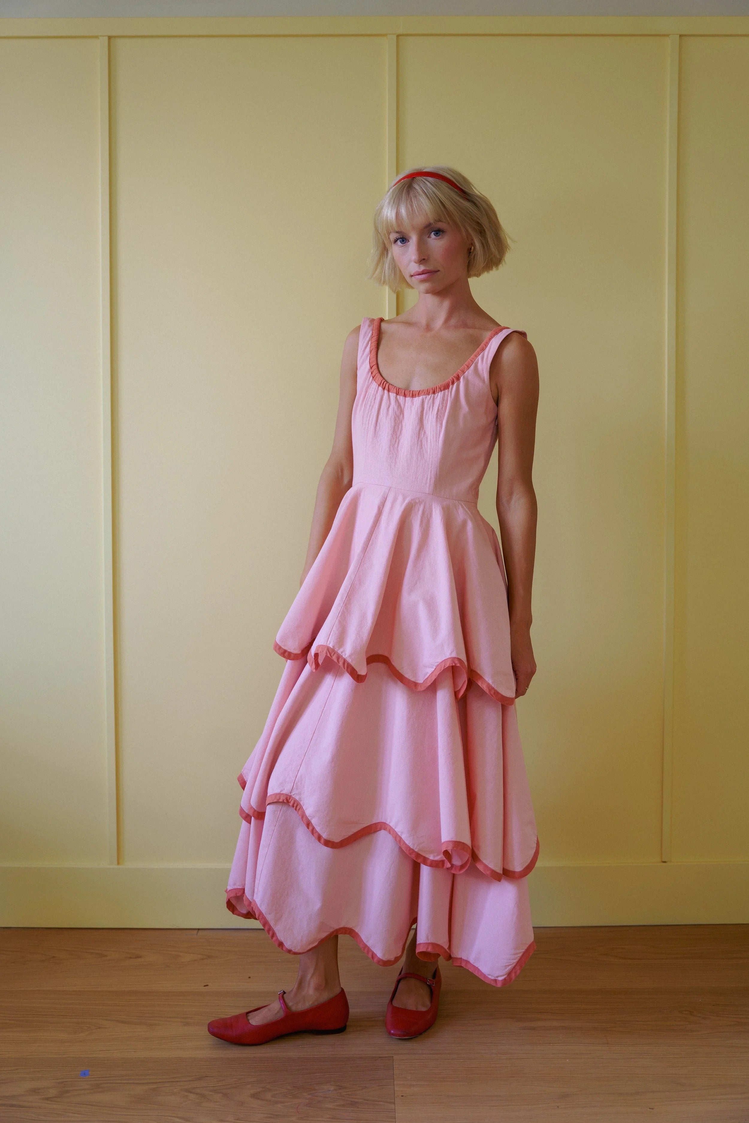 Robe midi à volants à étages bleue à motif floral