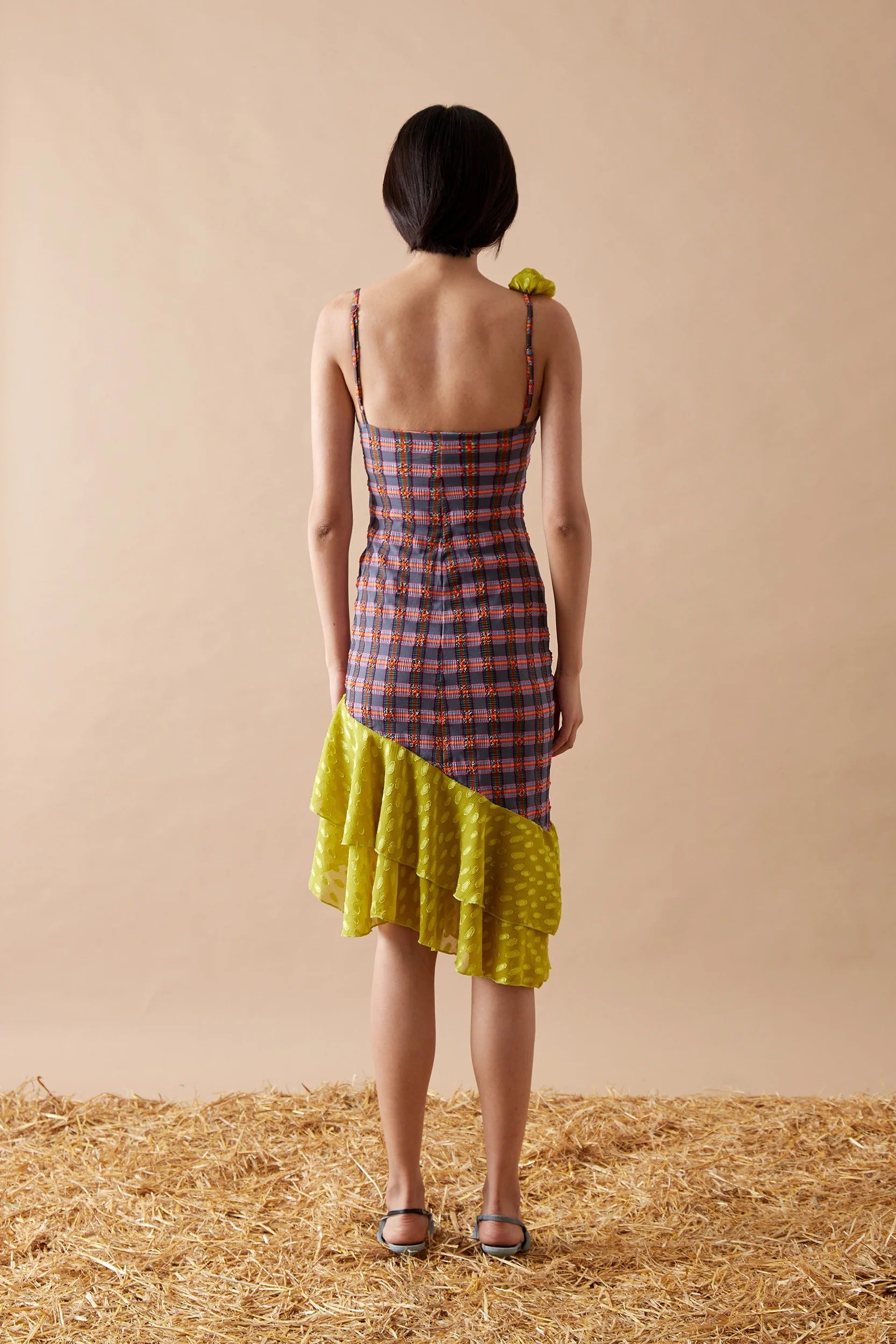 Liicht Midi-Kleed mat fluffegem Saum