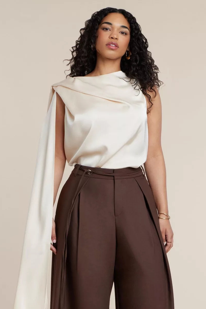 Optesch wäissen Top ouni Äerm mat Fransen a Cape-Stil