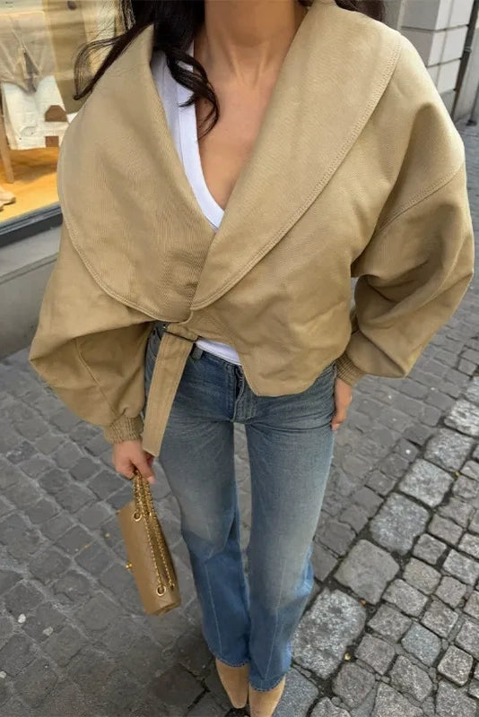 Gabardina asimétrica de hombros caídos