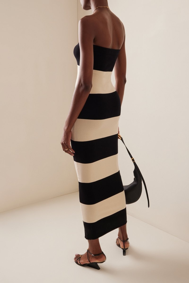 Joanne Strapless Stripes midi stickad klänning