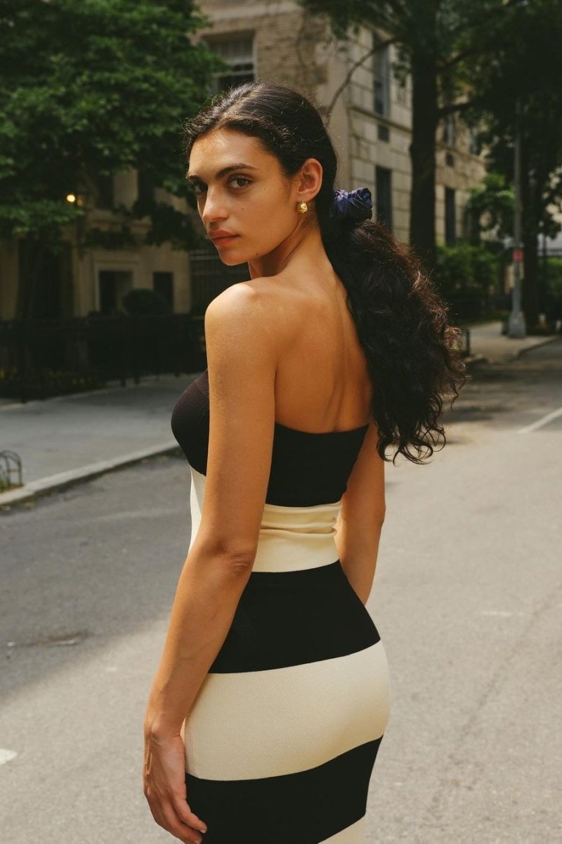 Joanne Strapless Stripes midi stickad klänning