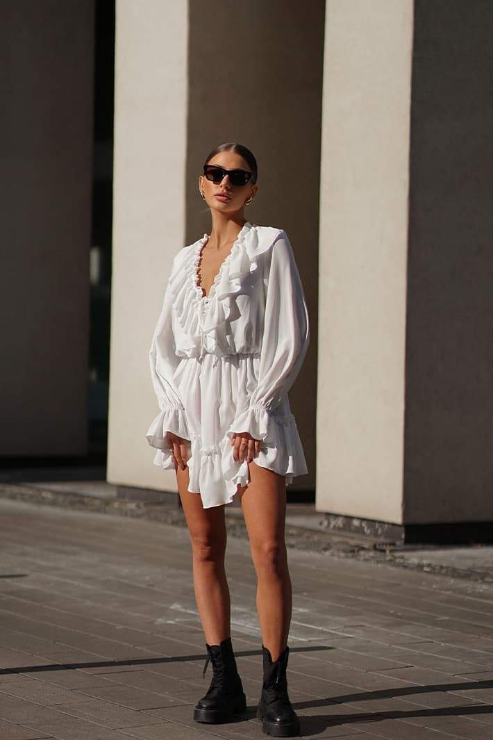 Sharon V-ringad volang miniklänning