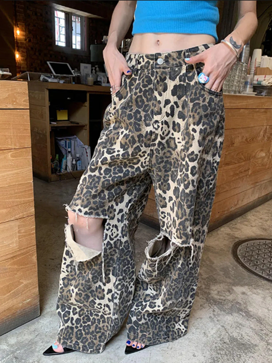 Jeans vintage a vita alta con stampa leopardata, gamba dritta e strappi