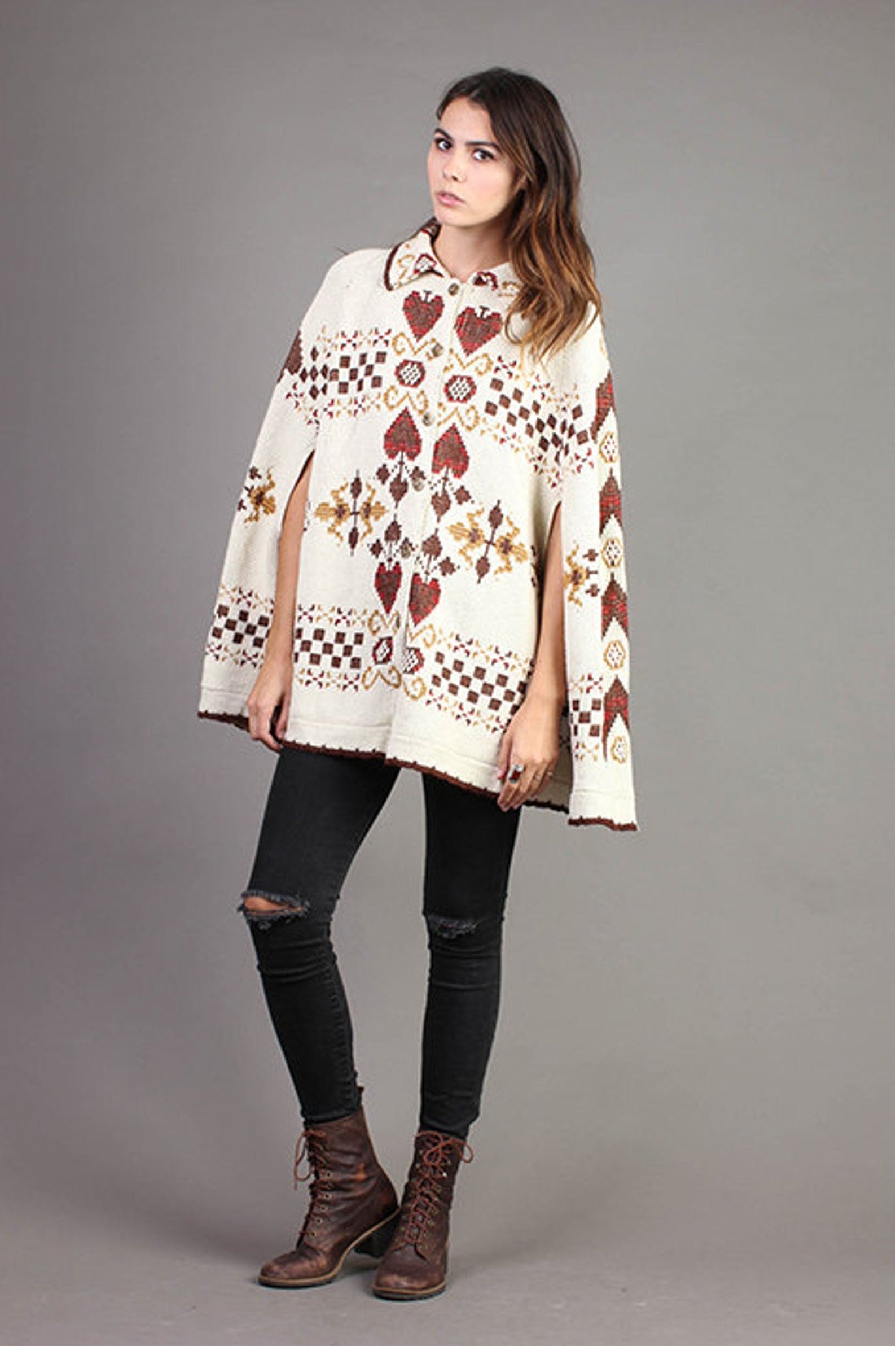 Vintage Style Heart Pattern Knitted Cape