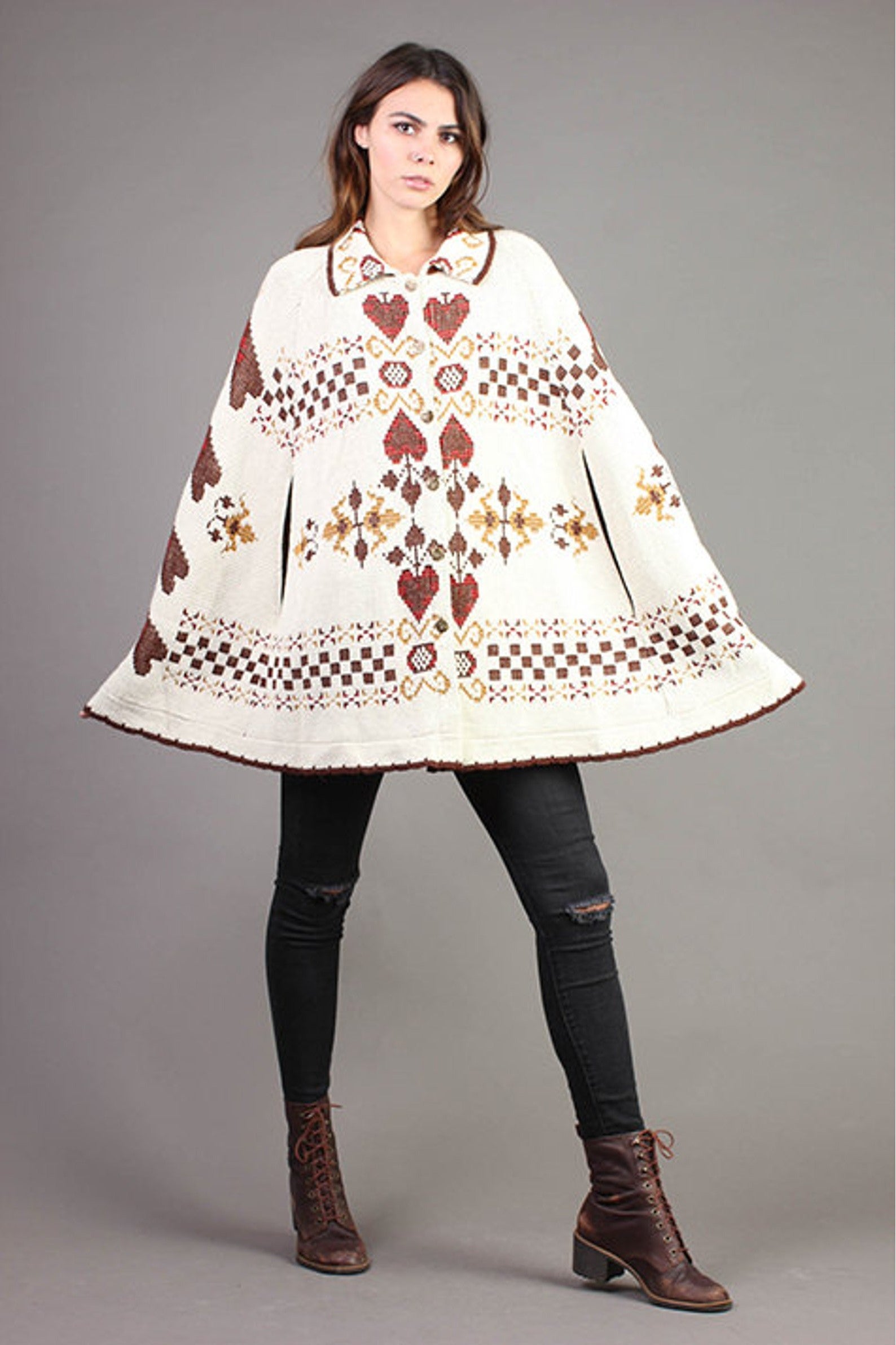 Vintage Style Heart Pattern Knitted Cape