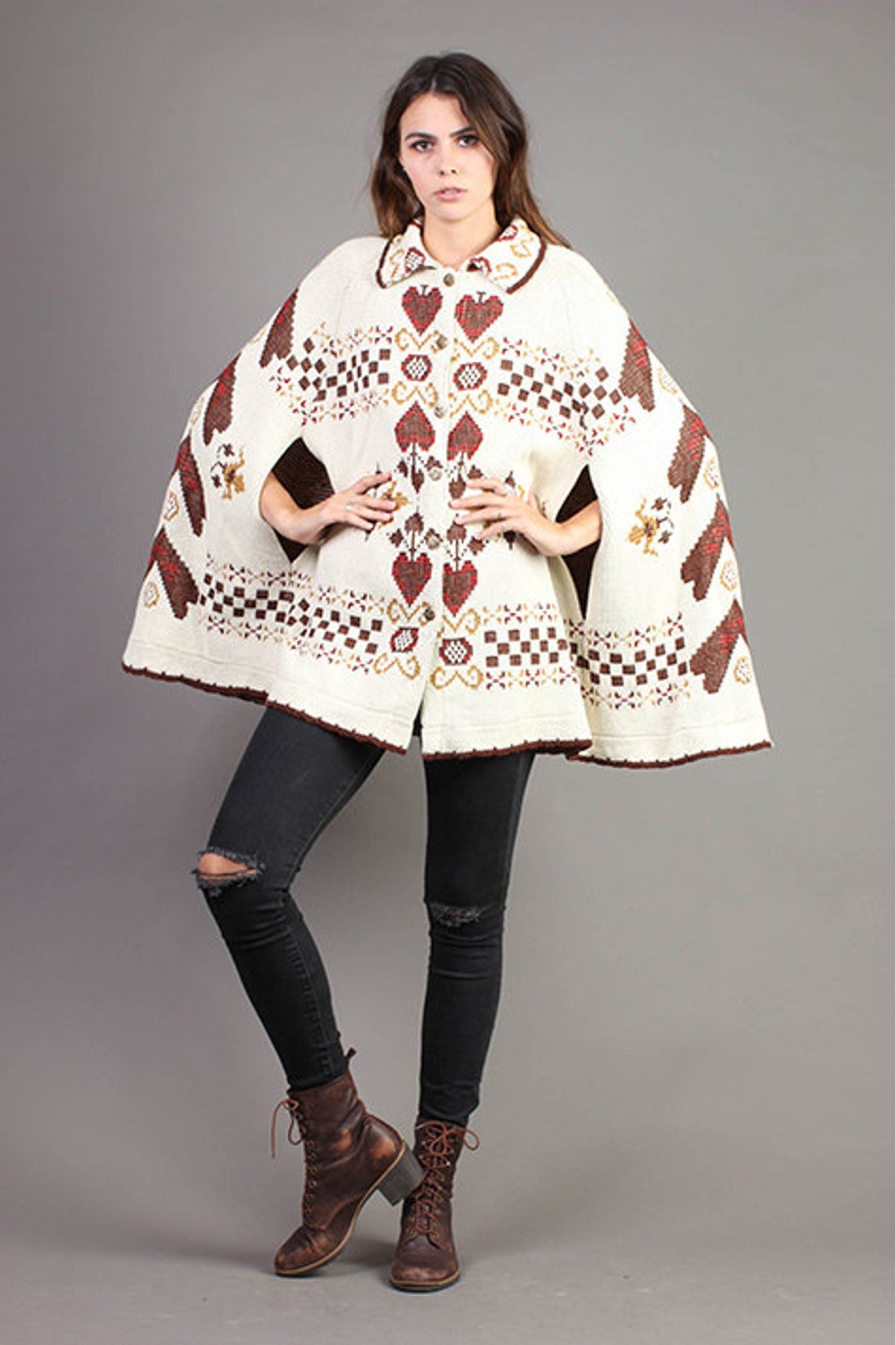 Vintage Style Heart Pattern Knitted Cape