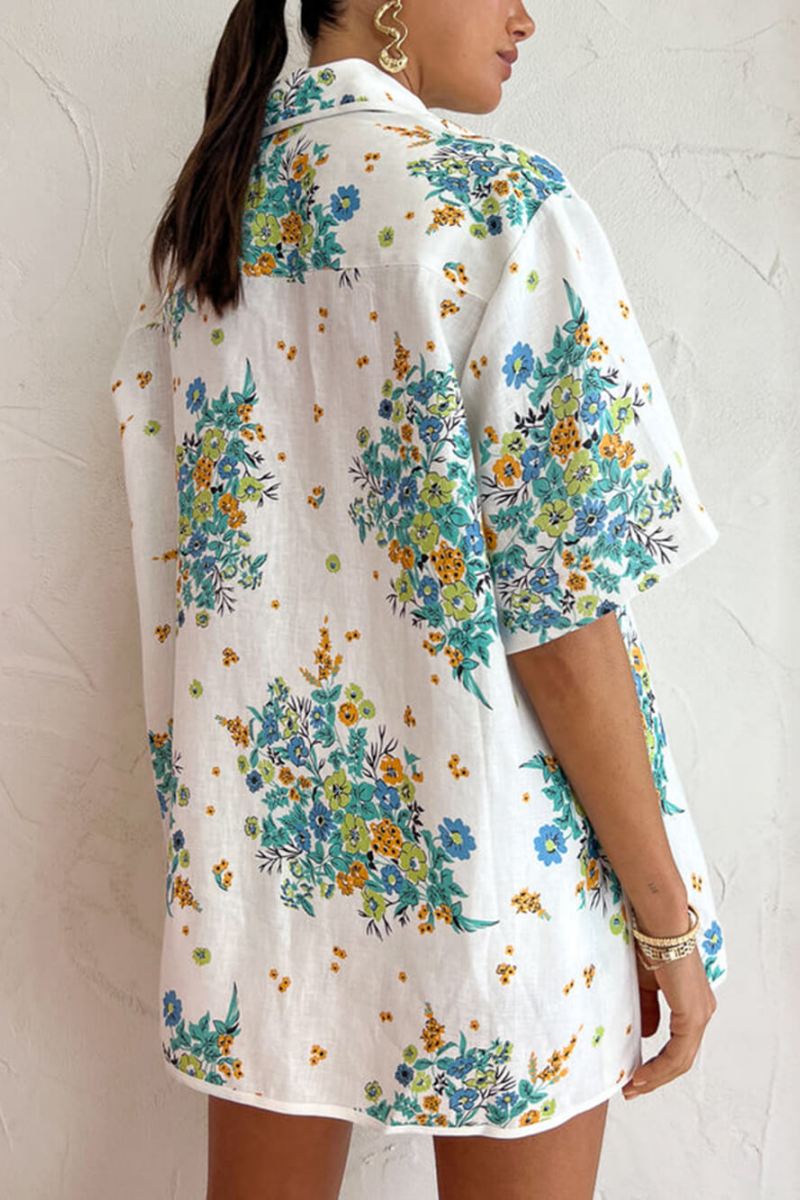 Sada halenky s květinovým potiskem, slonovinovým lemem a kapsami a elastických šortek na zádech