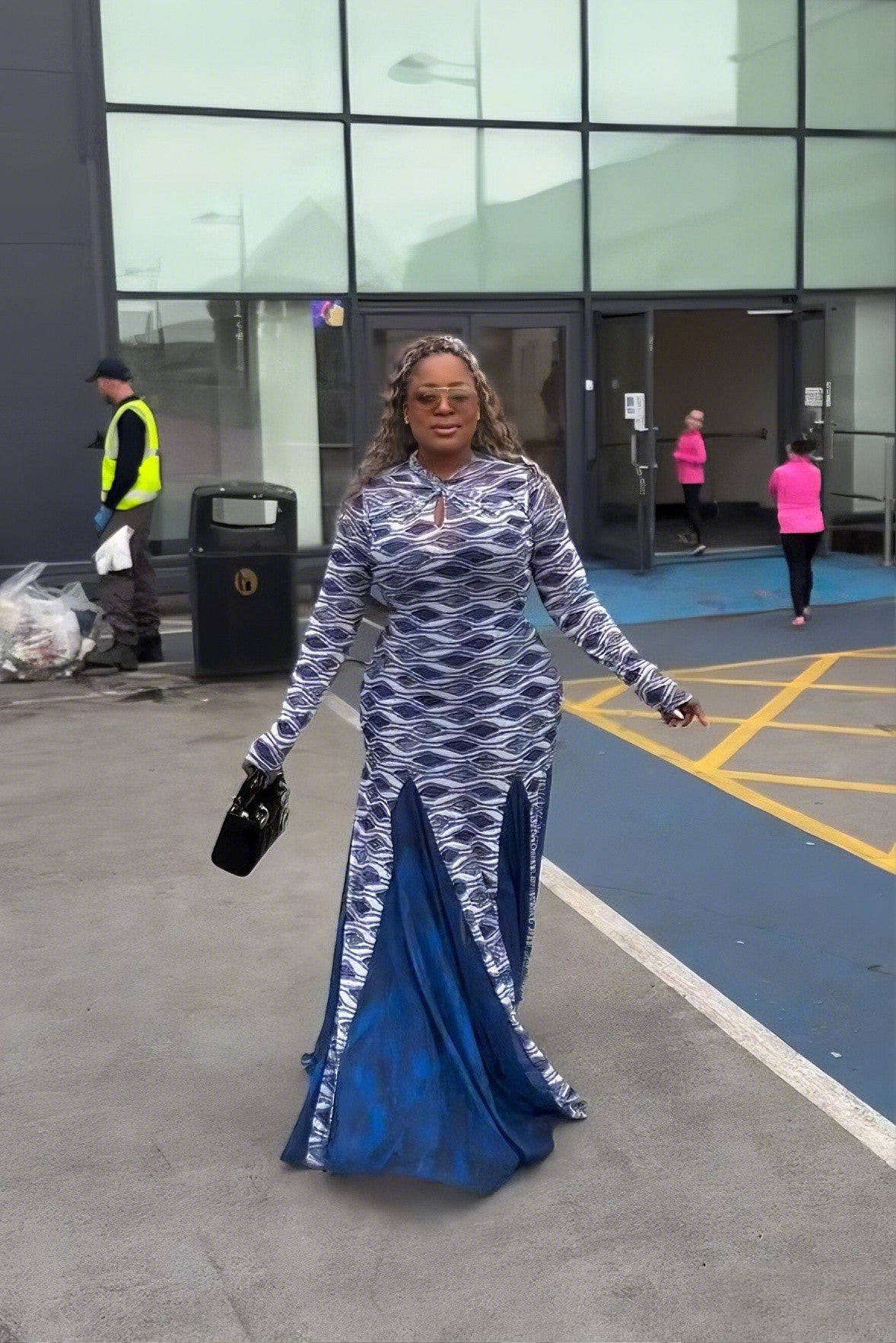 Grace Floral Appliqué Kortärmad midiklänning