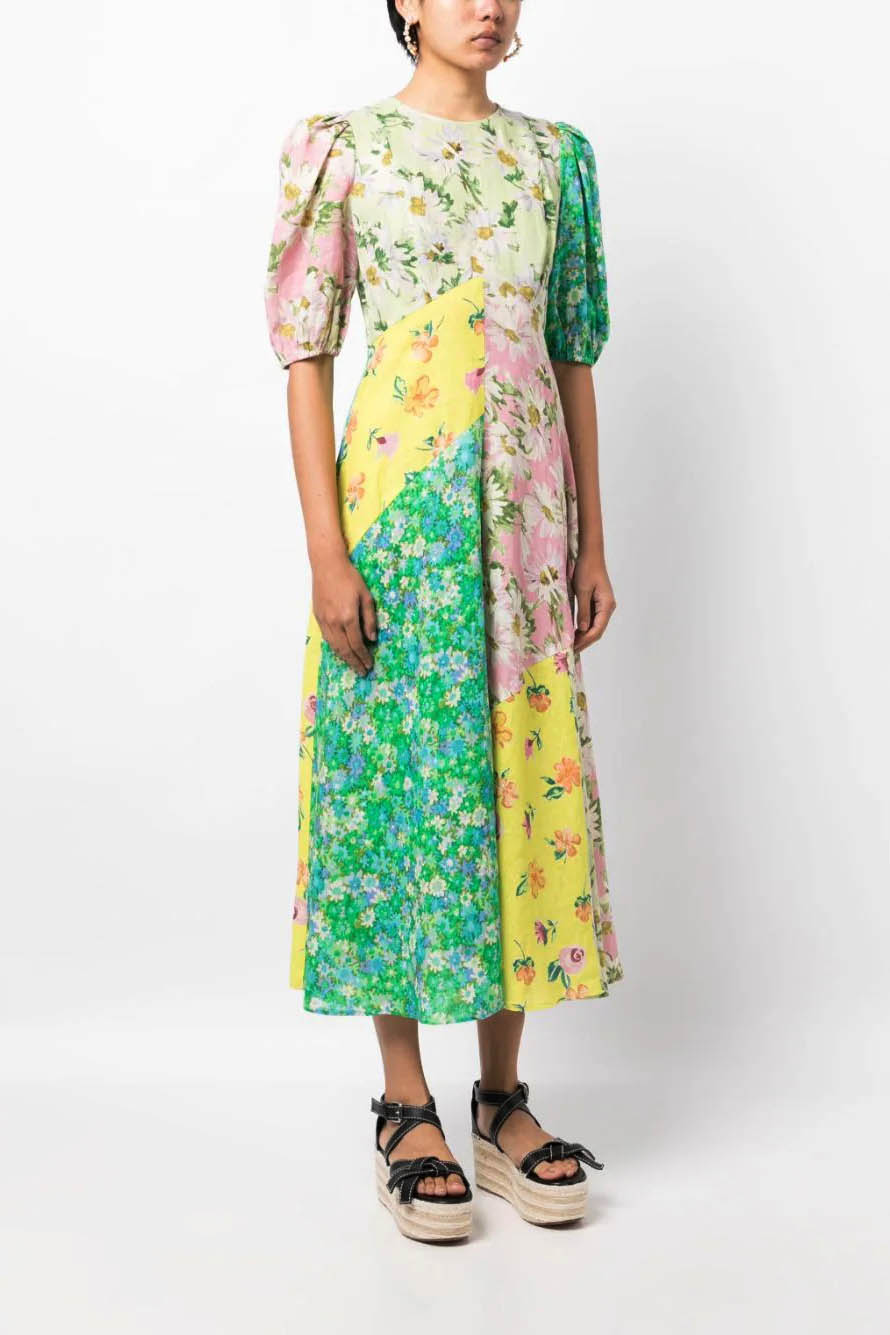 Klänning med puffärm och graffiti-tryck