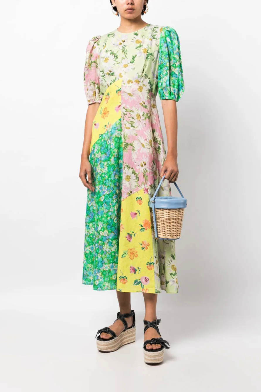 Klänning med puffärm och graffiti-tryck