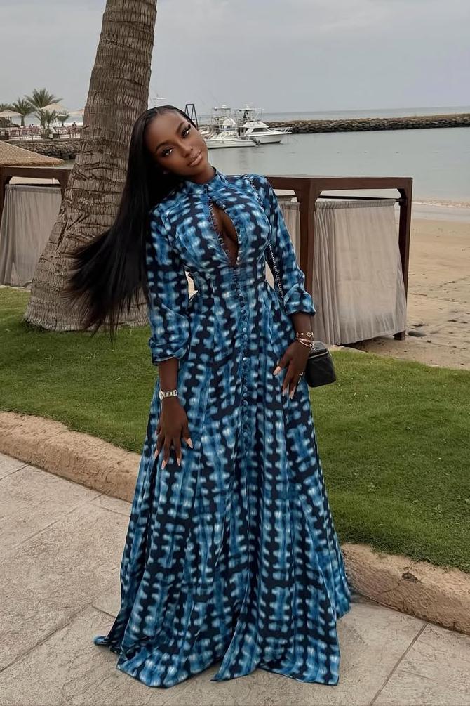 Blå tie-dye maxikjole med knapper foran