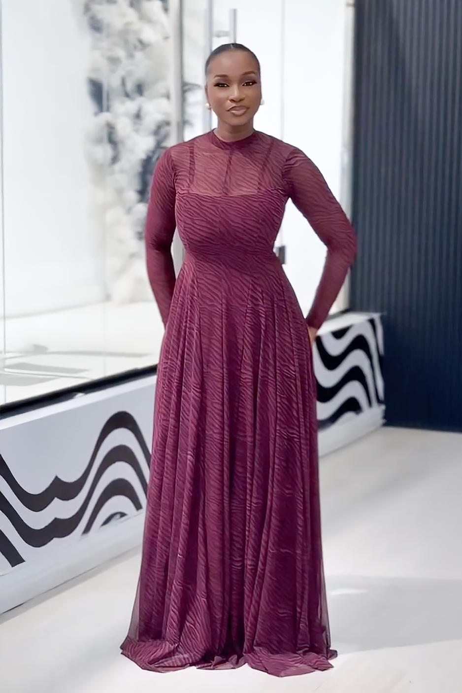 그레이스 플로럴 아플리케 반팔 미디 드레스