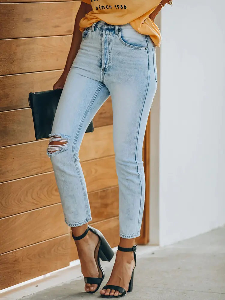 Pantaloni vintage in denim strappato alla caviglia