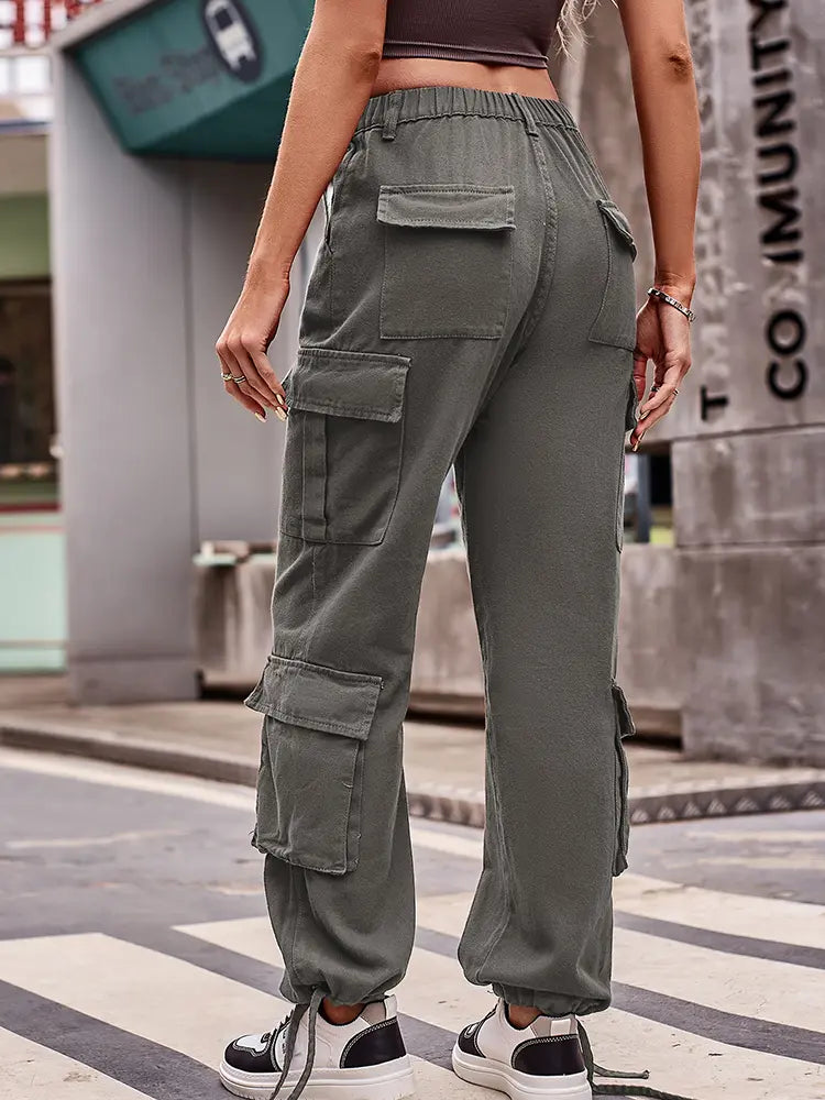 Pantaloni cargo in denim con coulisse e vestibilità ampia