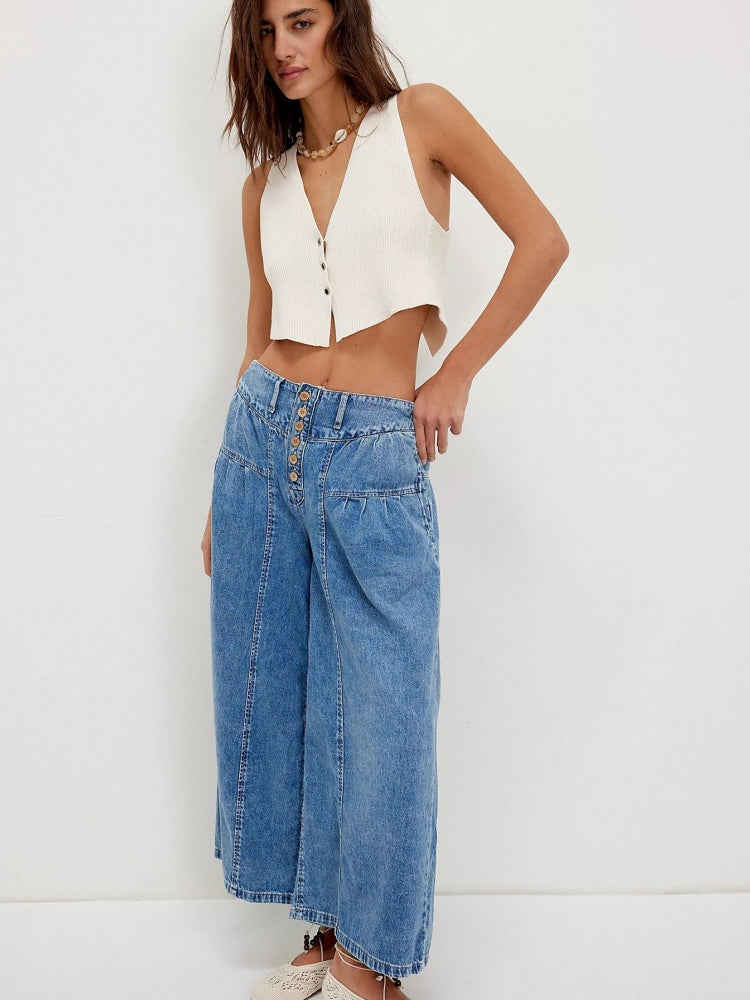 Jeans con bottoni e pieghe frontali