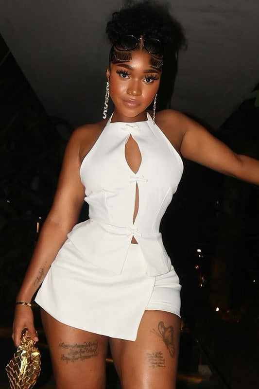 طقم تنورة مكشكشة بحمالة عنق جذابة