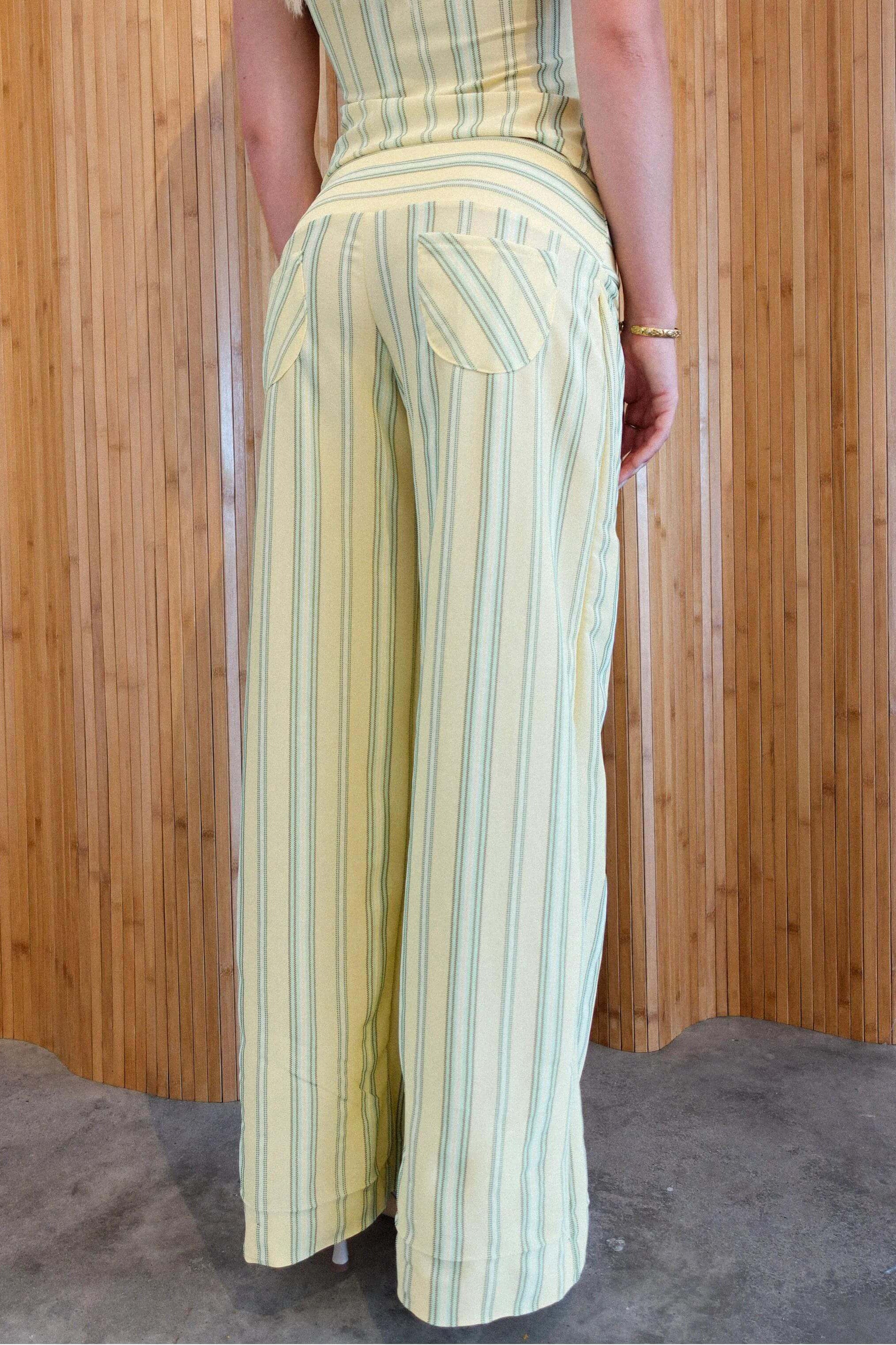 Conjunto de Pantalones de Rayas Atemporales
