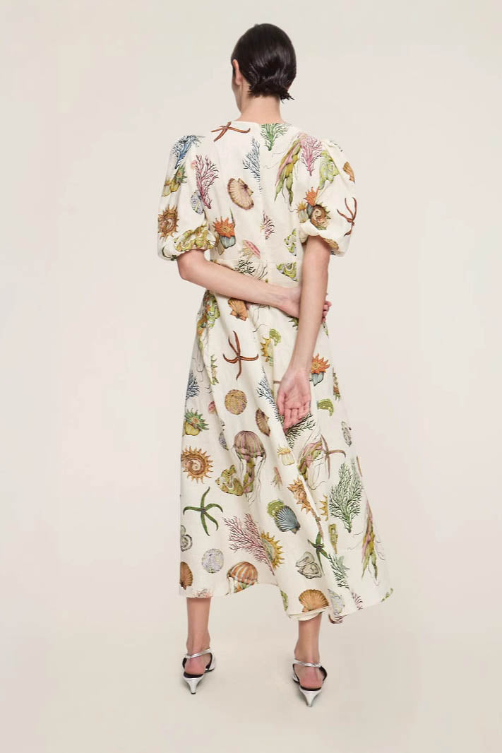 Klänning med puffärm och graffiti-tryck