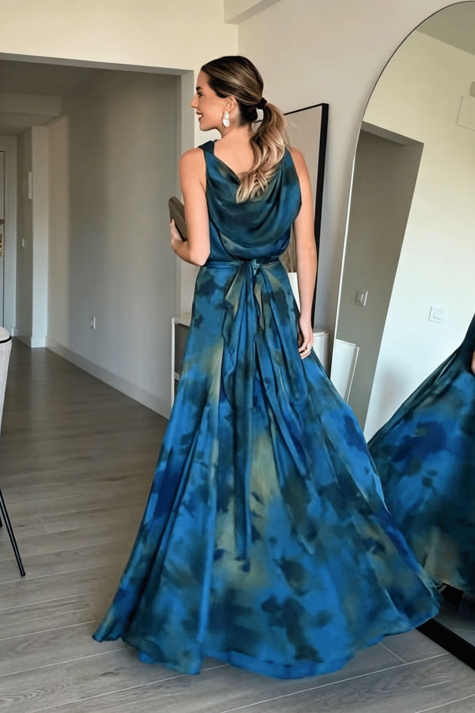 Set mat drapéiertem Halsauschnëtt an abstraktem Rock Set