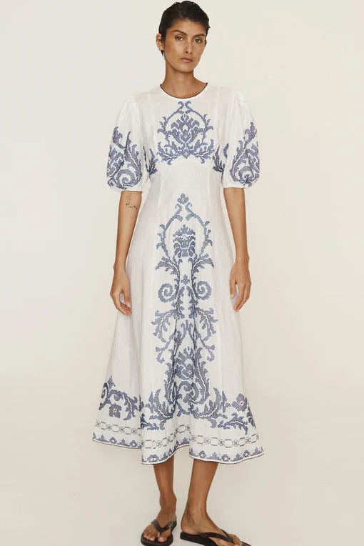 Klänning med puffärm och graffiti-tryck