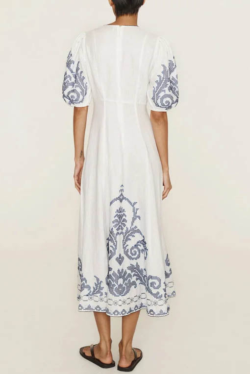 Klänning med puffärm och graffiti-tryck