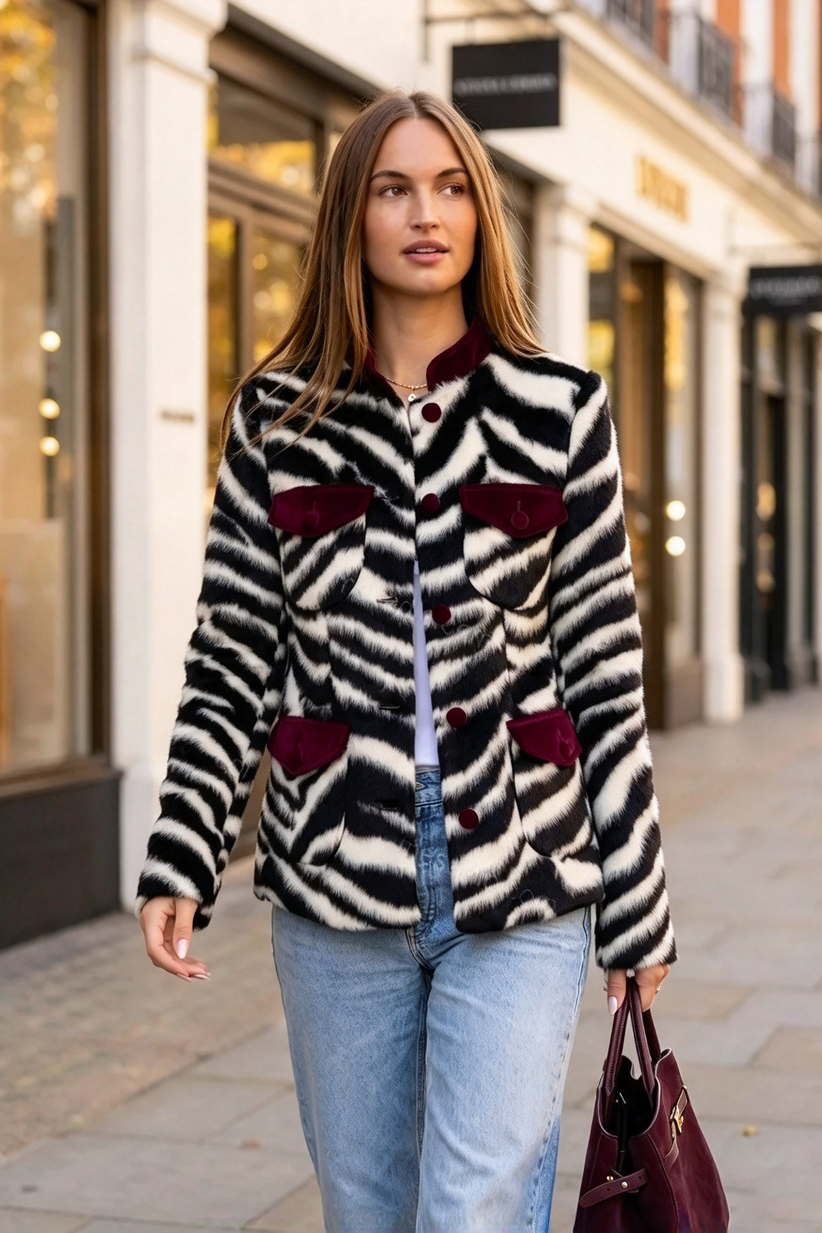 Chaqueta de bloques de color con rayas de cebra y cuello alto