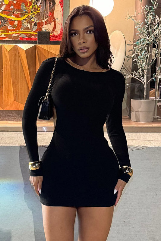 Robe courte dos nu unie audacieuse