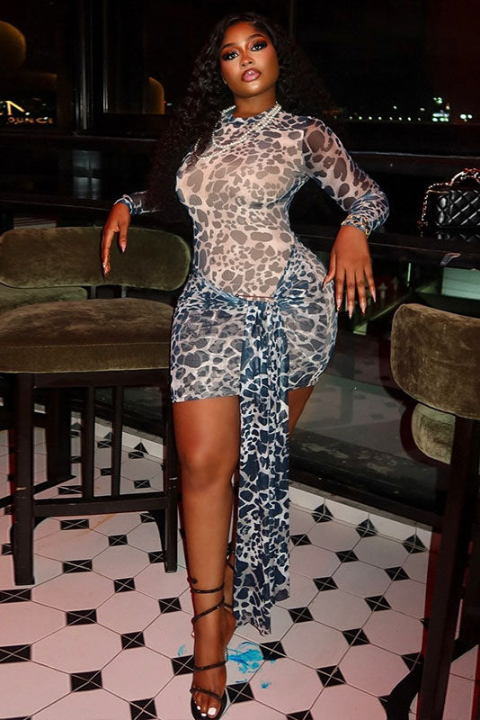 Robe moulante dos nu à col halter