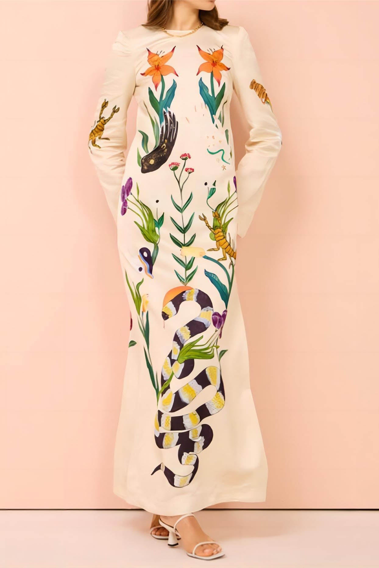 फ्लर्टैशियस प्रिंट बैकलैस ड्रेस