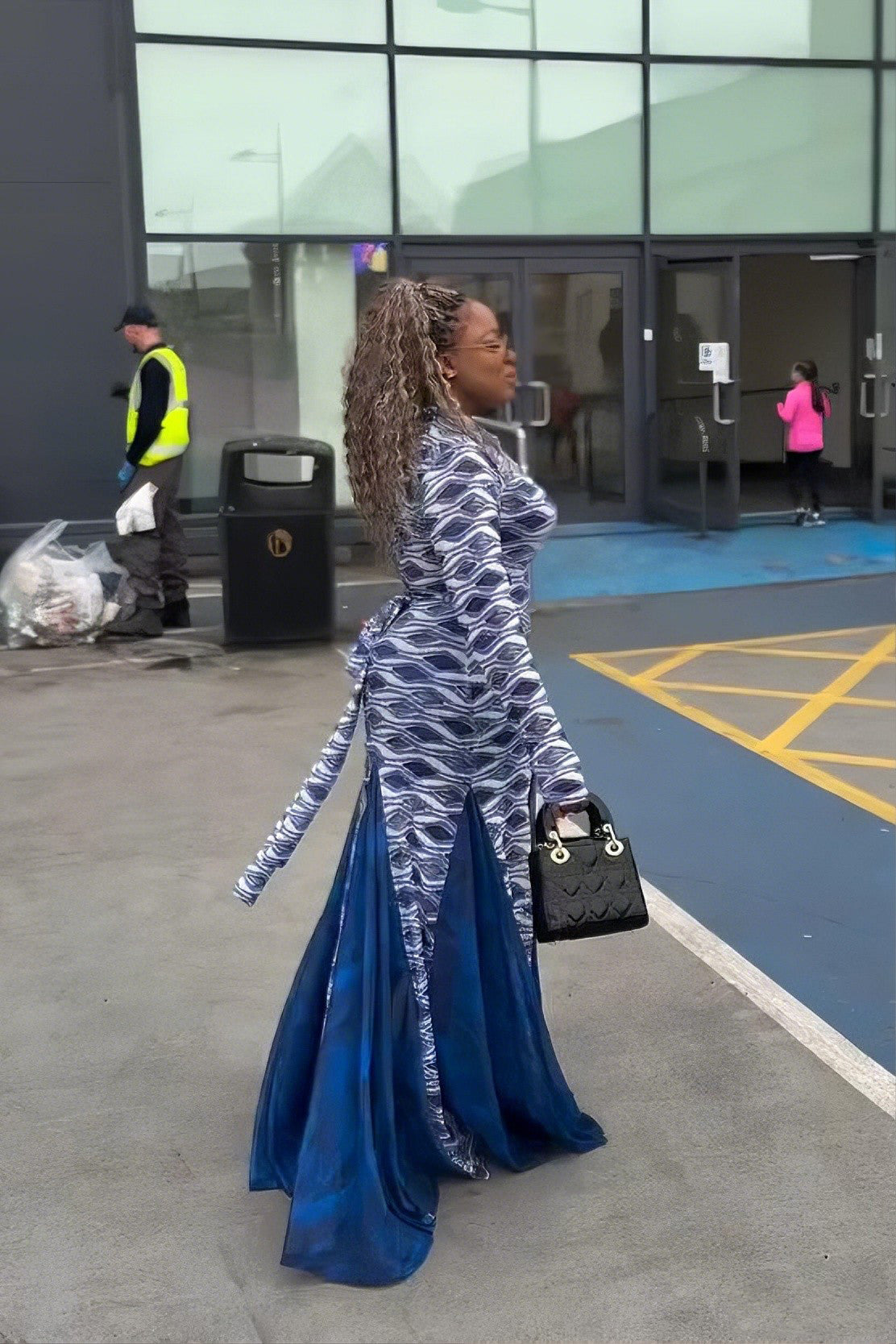 Grace Floral Appliqué Kortärmad midiklänning