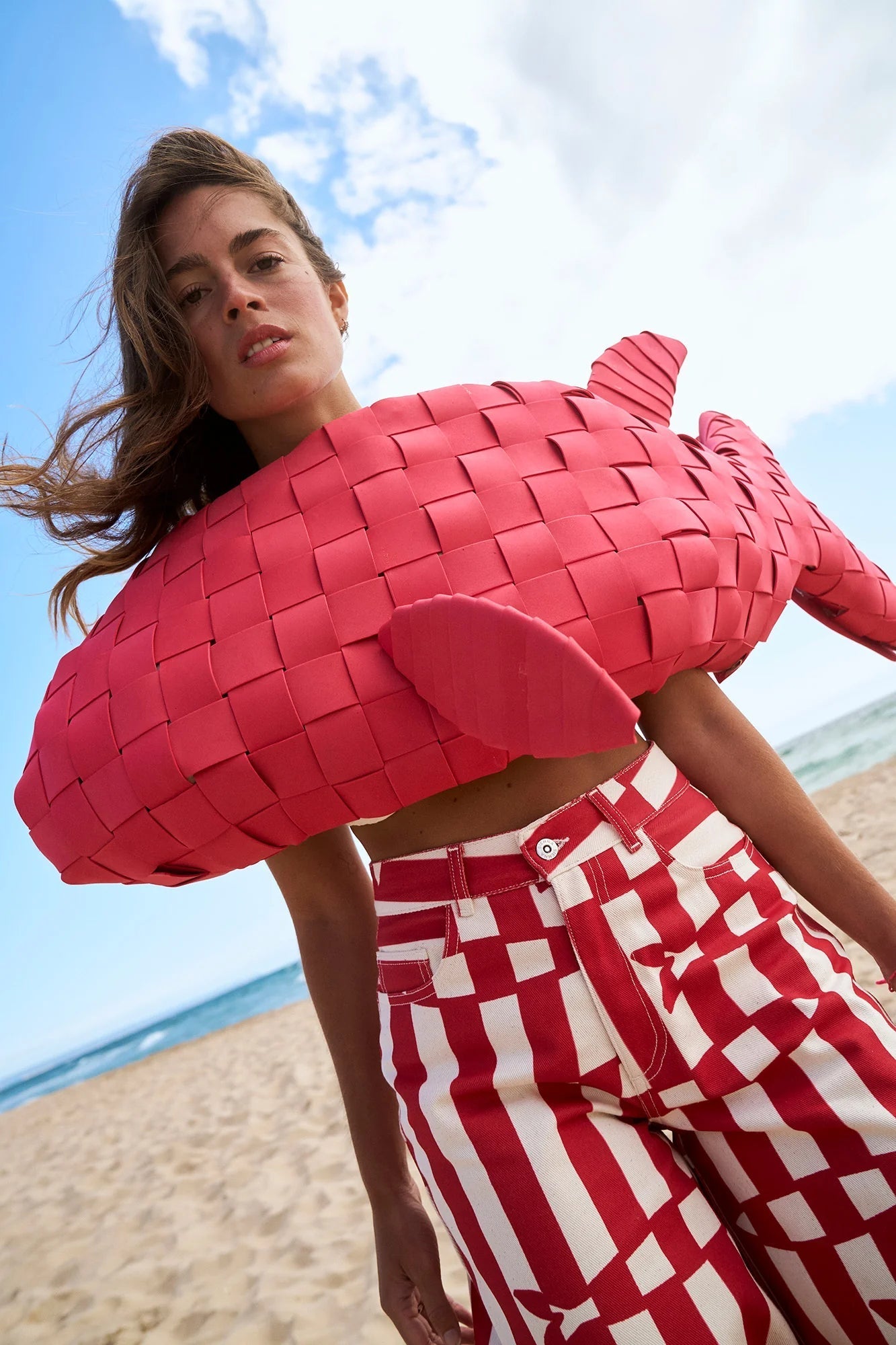 मछली छपाई वाली धारियों वाली चौड़ी पैंट