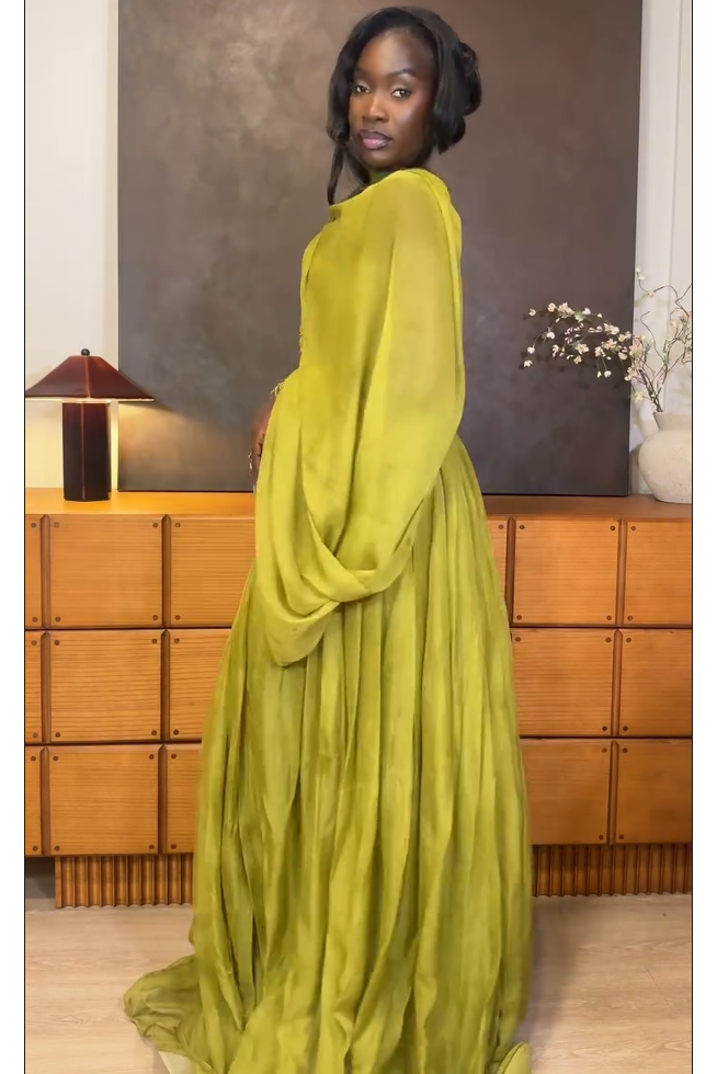 فستان ماكسي مطوي بلون متدرج من Belle