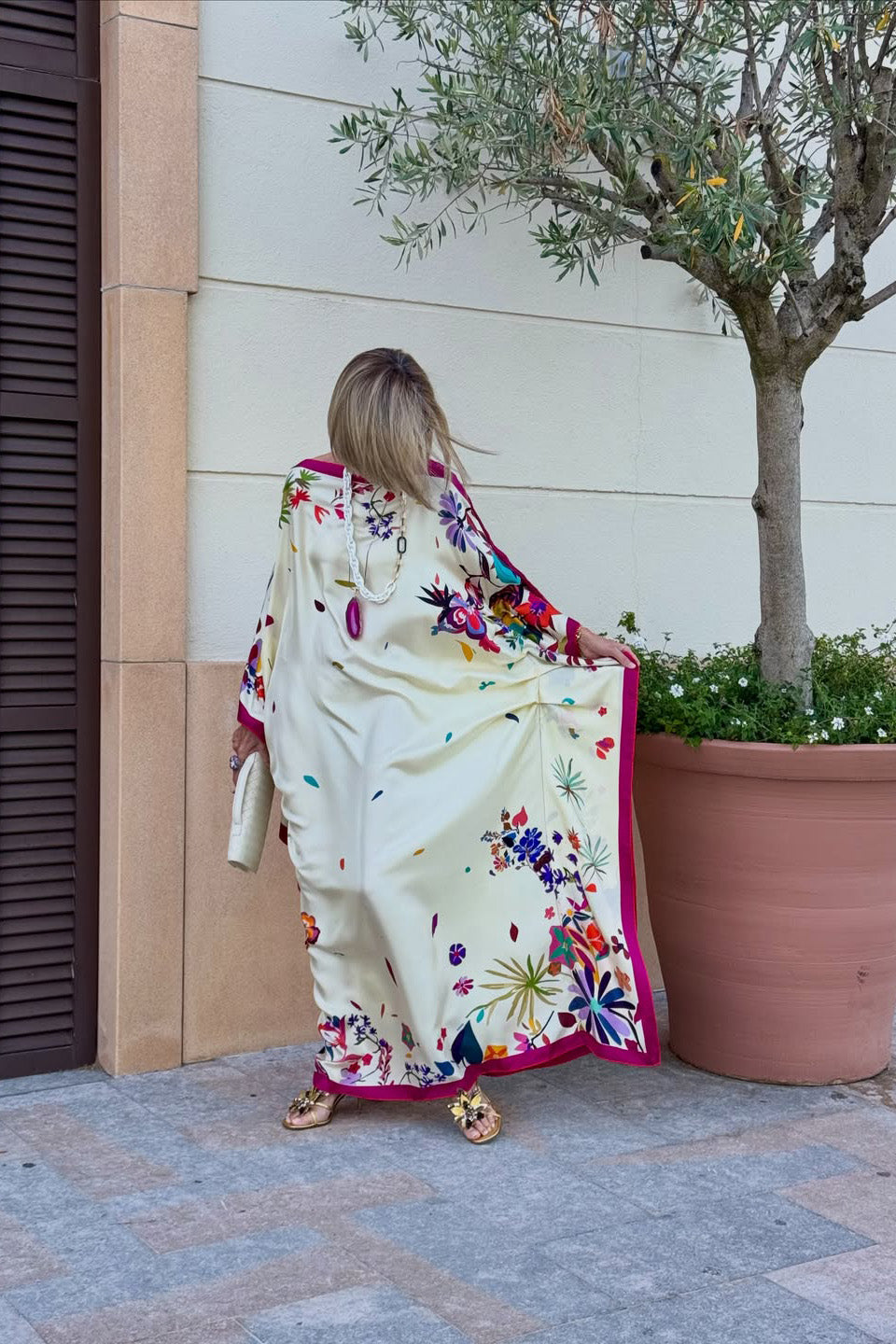 Kaftan ample à manches chauve-souris avec imprimé floral coloré