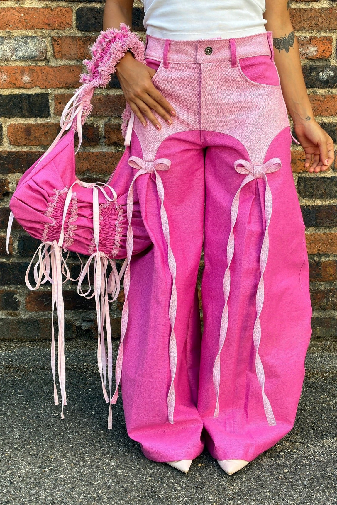 Pantalon noir à jambes larges et taille en dentelle