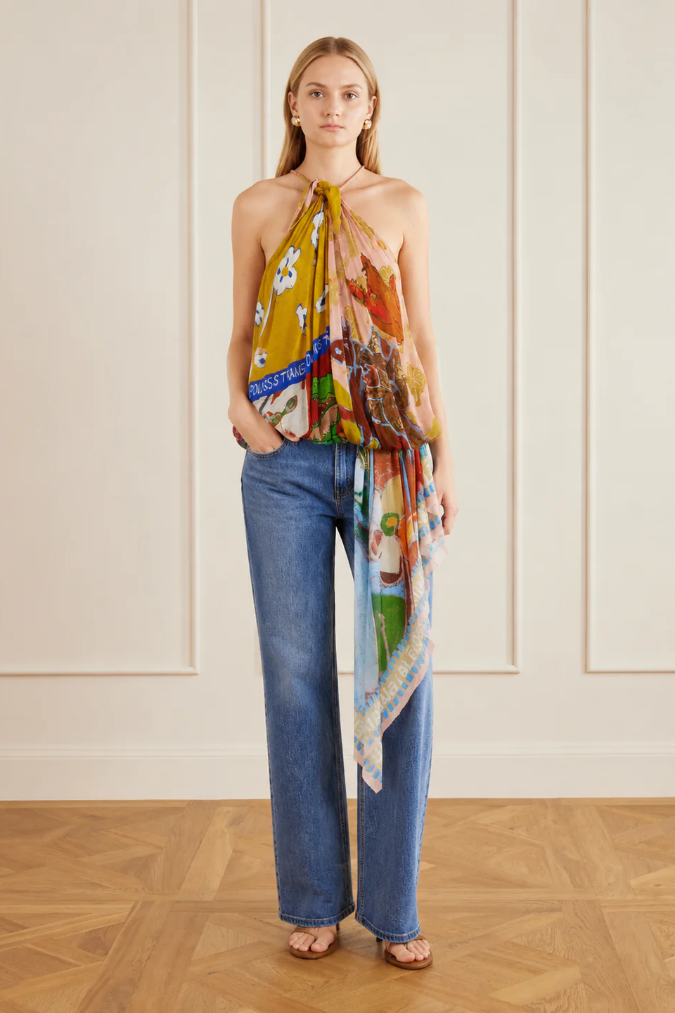 Haut dos nu en foulard imprimé artistique
