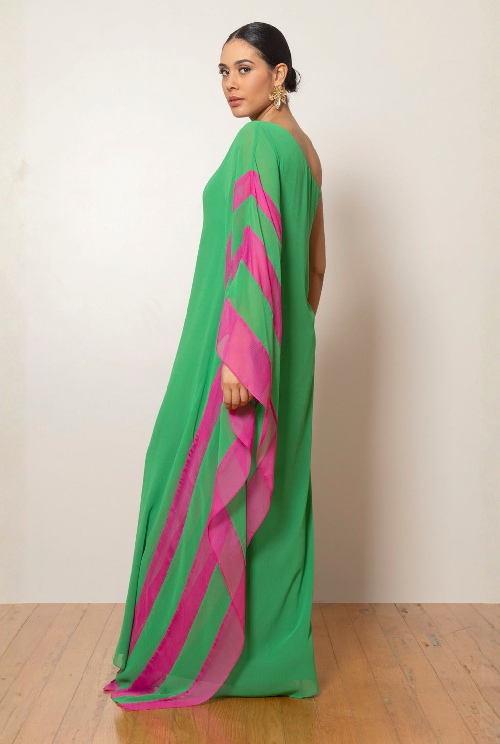 Rochie caftan verde smarald cu un umăr gol