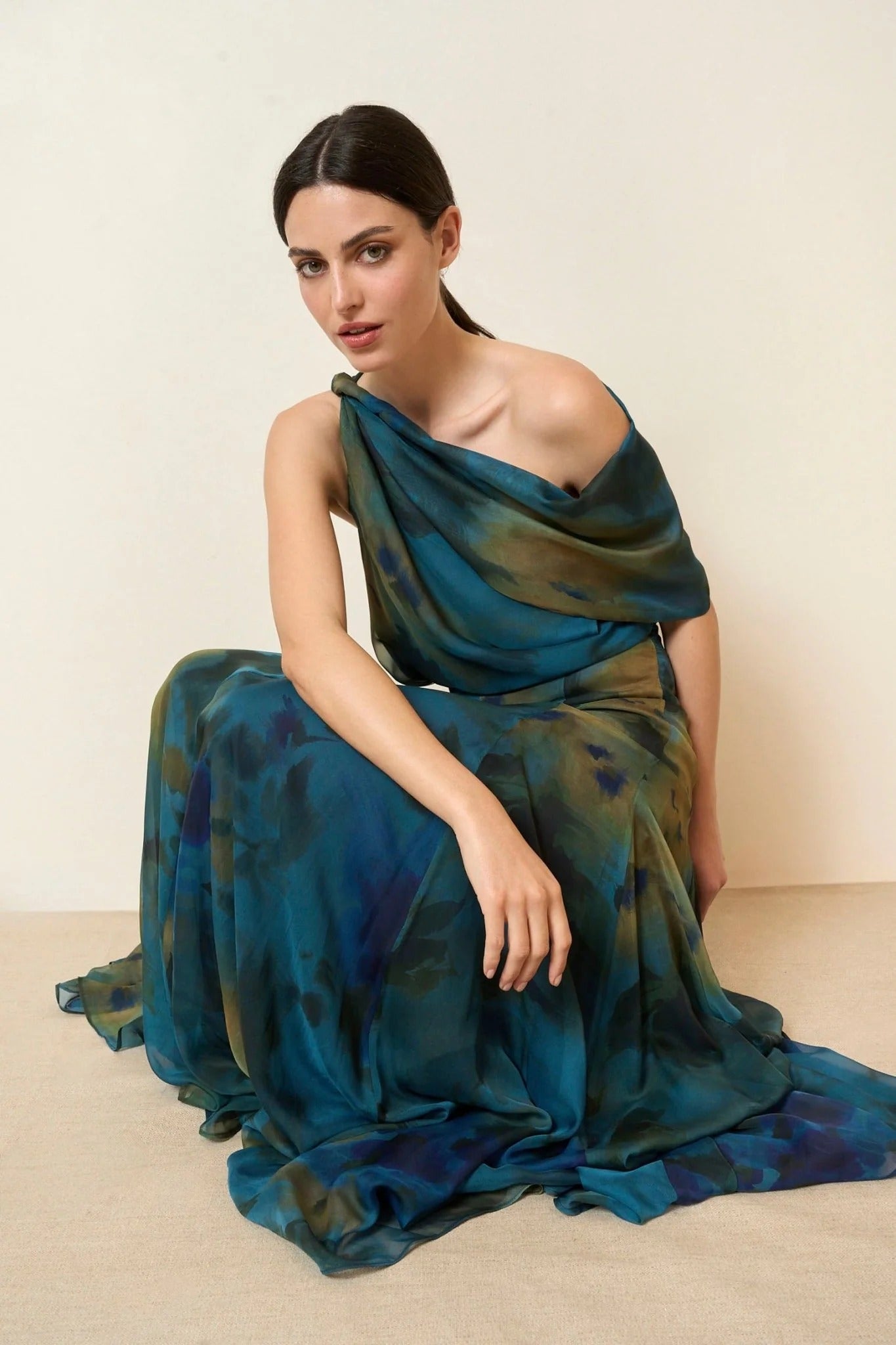 Set mat drapéiertem Halsauschnëtt an abstraktem Rock Set