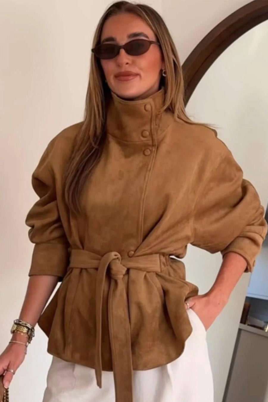 Taillierte kurze Jacke mit Stehkragen