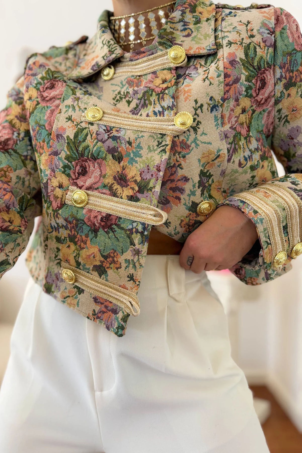 Kort jakke med vintageblomstermønster