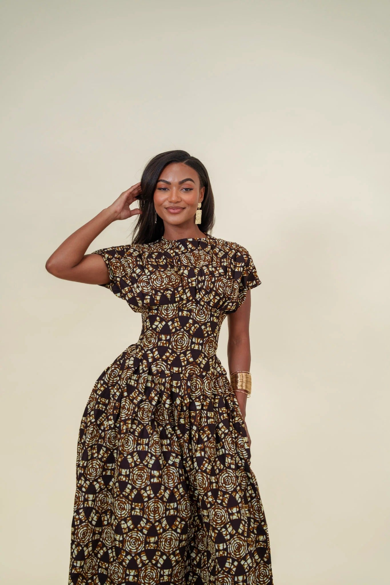 Megan tryckt V-ringad puffärmad midiklänning