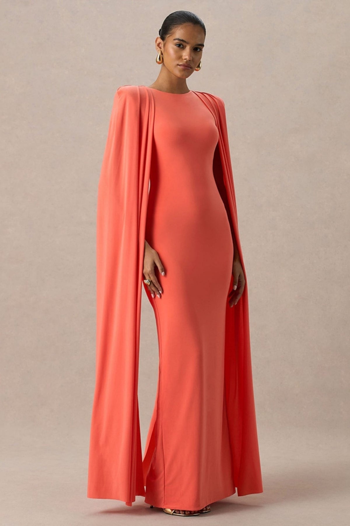 Elegant Waist-Cinching Maxi Dress