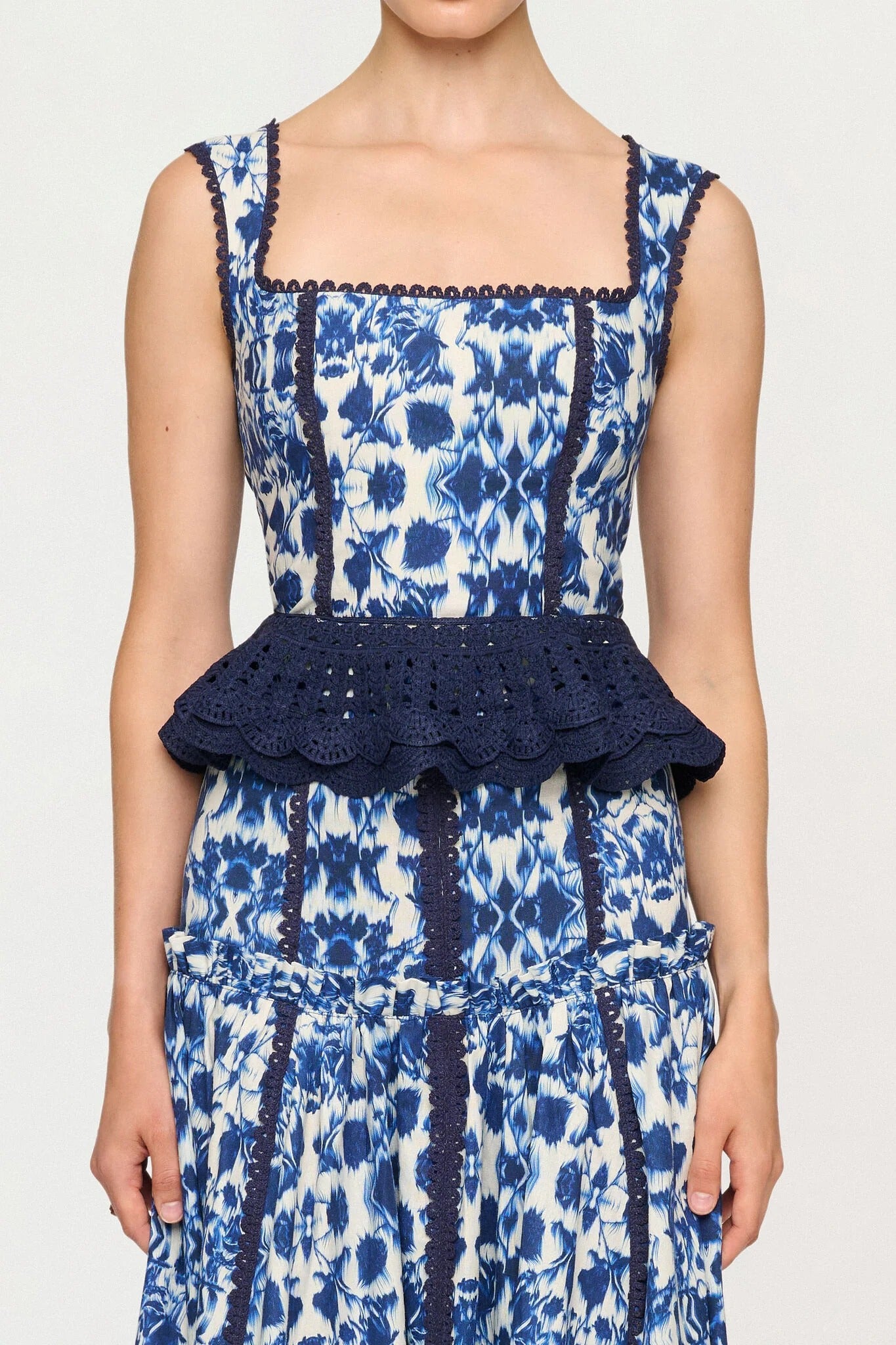 Blo Blummemuster Top mat Wellekante Peplum-Schnëtt